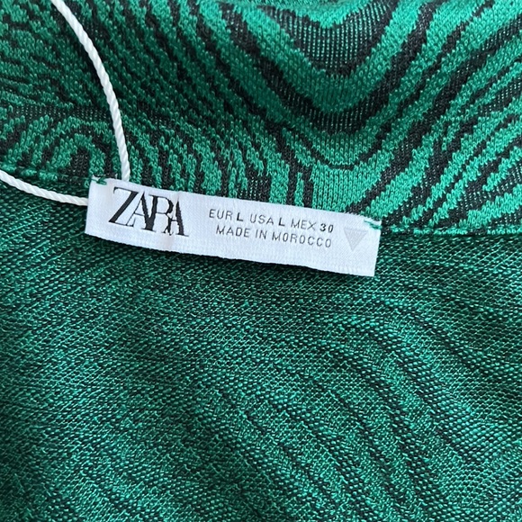 Green animal print collared long sleeve - Picture 3 of 3